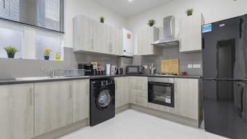 House | Private kitchen | Fridge, microwave, oven, stovetop