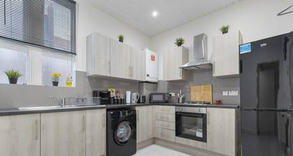 City Escape London - Spacious 4 Bedroom House