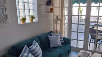 Apartment, 1 Bedroom, Smoking, Balcony | Living room