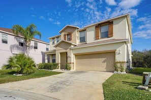 House (5 Bedrooms) | Interior