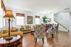 House (5 Bedrooms) | Interior
