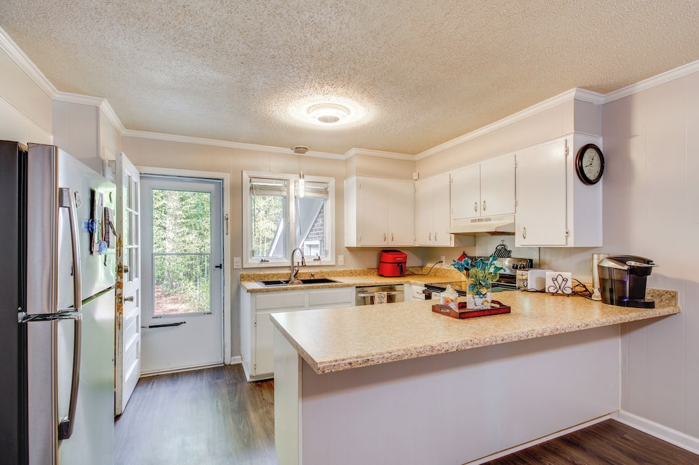 Easy Access to I-77 & I-20: Columbia Duplex! - Elgin, SC
