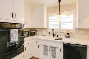 House (3 Bedrooms) | Interior - 10 Mi to Redondo Beach: Carson Home w/ Pool Table! (Carson)