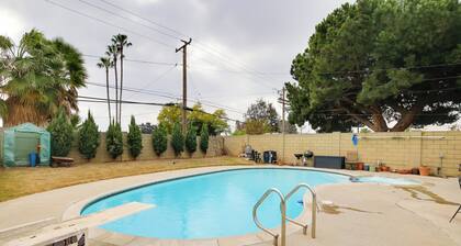 10 Mi to Redondo Beach: Carson Home w/ Pool Table!
