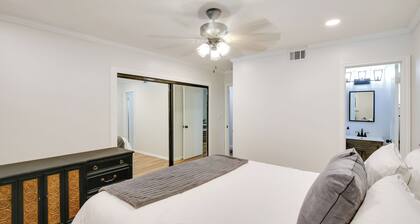 10 Mi to Redondo Beach: Carson Home w/ Pool Table!