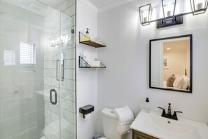 House (3 Bedrooms) | Interior - 10 Mi to Redondo Beach: Carson Home w/ Pool Table! (Carson)