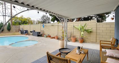 10 Mi to Redondo Beach: Carson Home w/ Pool Table!