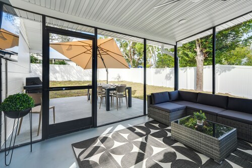 Mid-century Lakeland Home w/ Game Room!