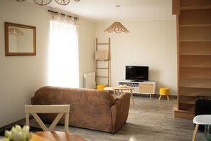 TV - Gite de la sablonnière - Near Thouars - Peace and relaxation (Saint-L éger-de-Montbrun)