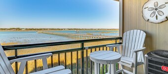 Waterfront Gem w/ Balcony in Garden City