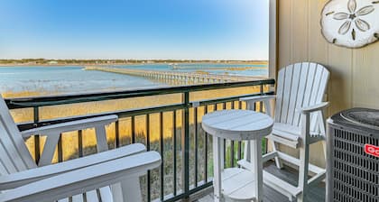 Waterfront Gem w/ Balcony in Garden City