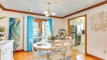 House (4 Bedrooms) | Interior