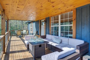 Outdoor dining - Covered Deck & Fire Pits: Cabin in Cashiers (Cashiers)