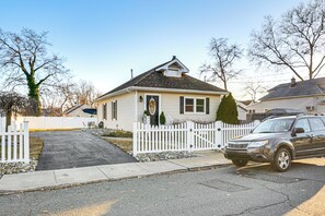 House (3 Bedrooms) | Interior - Walk to Beach: Keansburg Home w/ Patio & Fire Pit! (Keansburg)
