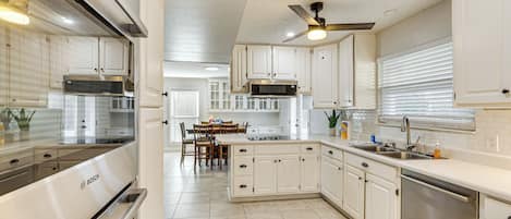 House (4 Bedrooms) | Interior