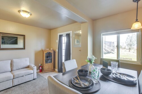 Lake & Mountain Views: Cozy California Stay