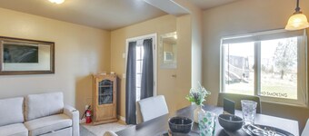 Lake & Mountain Views: Cozy California Stay