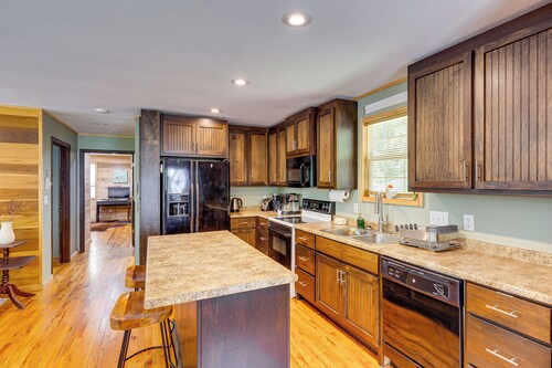 Peaceful Cabin at Lake Logan w/ Spacious Yard!