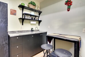 Interior - Remote Workers Welcome: Studio in Santa Rosa! (Santa Rosa)