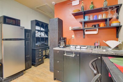 2 Mi to Shopping & Dining: Santa Rosa Studio