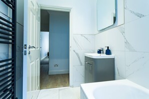 Apartment | Bathroom