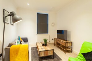 Apartment | Living area | TV