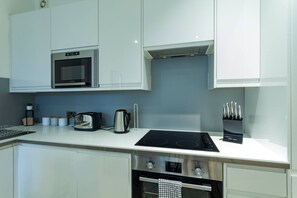 Apartment | Private kitchen | Fridge, microwave, oven, stovetop