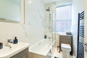 Bathroom - Brighton Blissful Retreat by the Sea (Brighton)