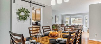 Large Family-Friendly Home on NW Side - Dogs OK