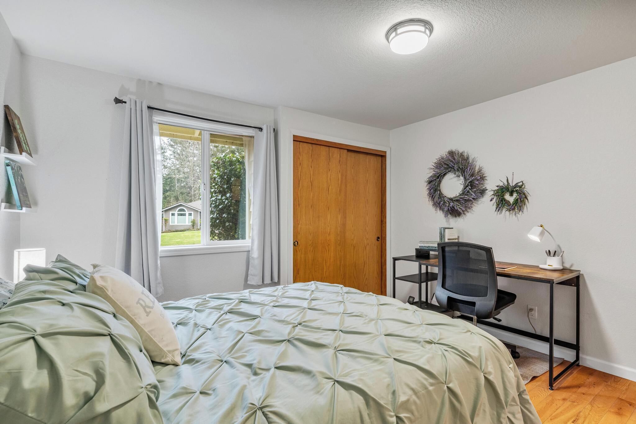 3 Schlafzimmer, Schreibtisch, Bügeleisen/Bügelbrett, Reisekinderbett