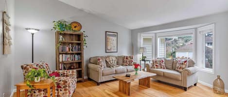 TV, fireplace, books, offices