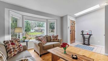 TV, fireplace, books, offices