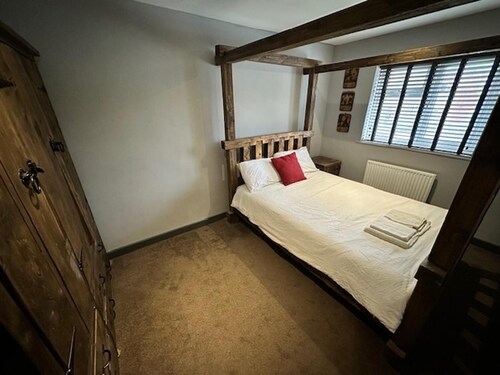 Leamington Spa-3 Bed-garden-pets-free Parking