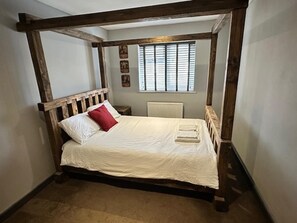 House | 3 bedrooms, iron/ironing board, free WiFi, bed sheets - Leamington Spa-3 Bed-garden-pets-free Parking (Royal Leamington Spa)