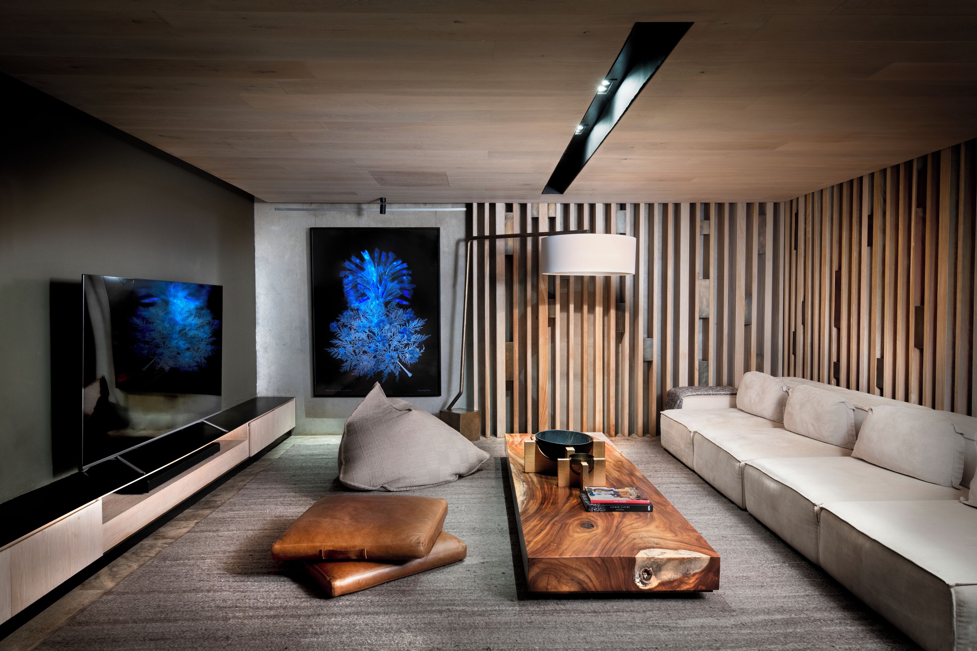 Karula Villa | Living area | 46-inch flat-screen TV with digital channels, fireplace, Netflix
