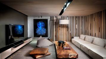 Karula Villa | Living area | 46-inch flat-screen TV with digital channels, fireplace, Netflix