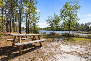 Outdoor dining - Lake Keziah House-Lake View, Spacious, & Private! (Southport)