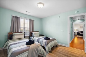 3 habitaciones, escritorio, cuna de viaje y wifi