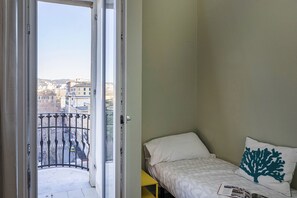 2 slaapkamers, een strijkplank/strijkijzer, gratis wifi, beddengoed