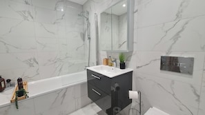 Apartment | Bathroom