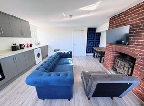 Cabin | Living area | Fireplace - Canterbury Castle Lodge - 8 Bedroom Retreat (Canterbury)