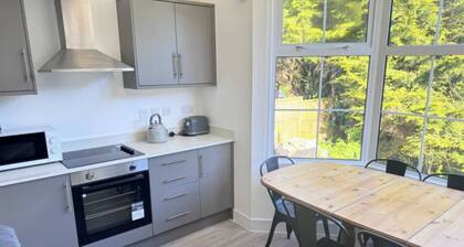 Canterbury Castle Lodge - 10 Bedroom Retreat