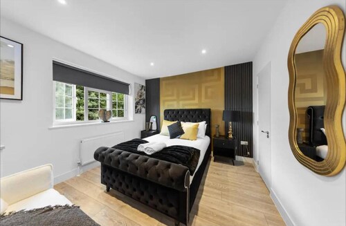 Canterbury Castle Lodge - 8 Bedroom Retreat