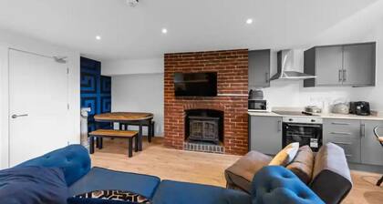 Canterbury Castle Lodge - 8 Bedroom Retreat