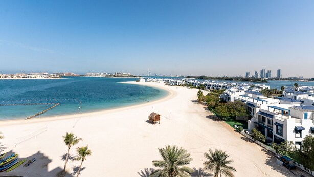 2 bedrooms - Palm Living 2BR Maid w Pool Beach Access (Dubai)