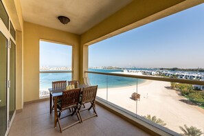 Apartment | 2 bedrooms - Palm Living 2BR Maid w Pool Beach Access (Dubai)