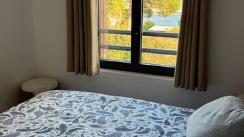 2 chambres, fer et planche à repasser, Wi-Fi, draps fournis