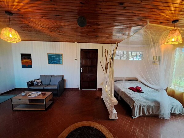 1 dormitorio y ropa de cama