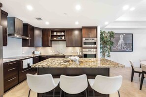 Microwave, oven, stovetop, dishwasher - Beachcomber 40 by Grand Cayman Villas (Seven Mile Beach)