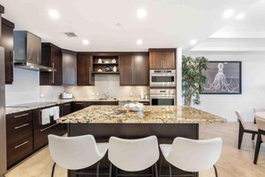 Mikroaaltouuni, uuni, liesi, astianpesukone